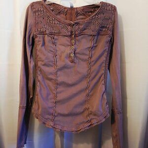 FREE PEOPLE Shell Lace Henley T-shirt Top XS Deep Burgundy Scoop neck Gold Coast